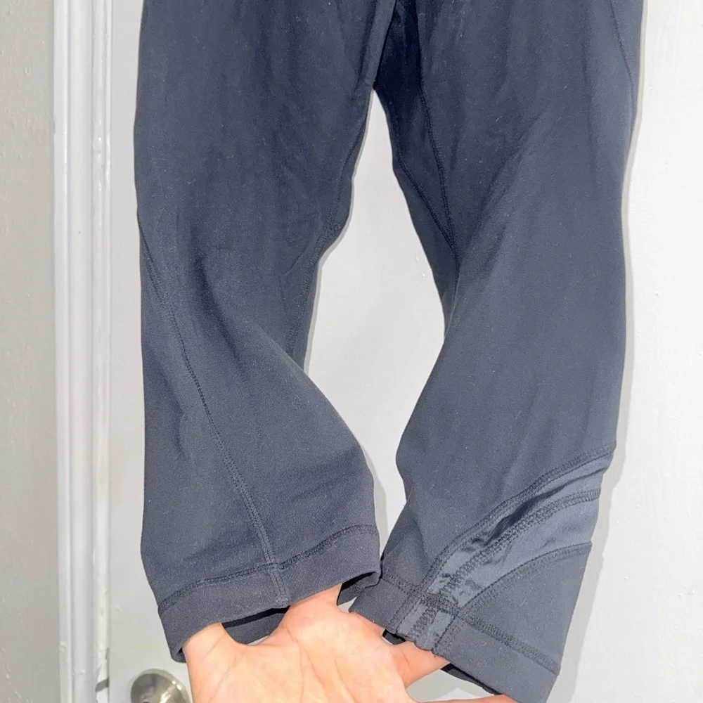 Lululemon black capri size 6
